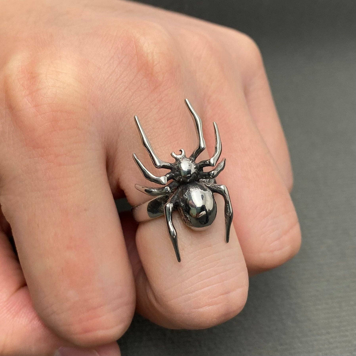 Mio Queena - Gothic Unisex Stainless Steel Spider Ring - MJ/MR: 8