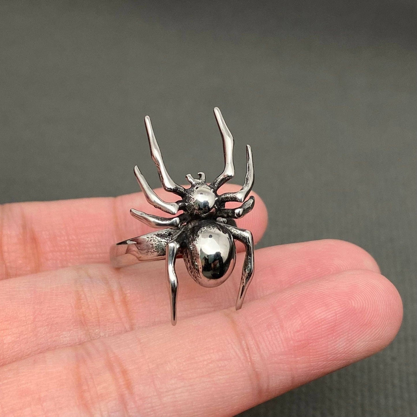 Mio Queena - Gothic Unisex Stainless Steel Spider Ring - MJ/MR: 7