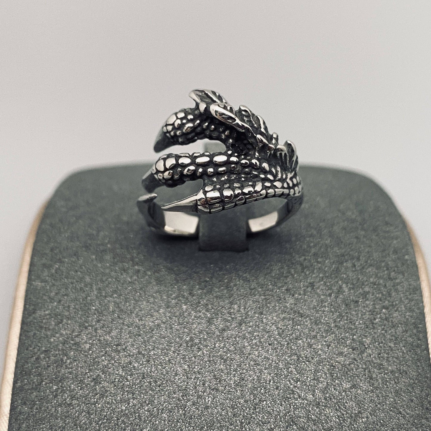 Mio Queena - Personality Dragon Claw Stainless Steel Ring: No. 7