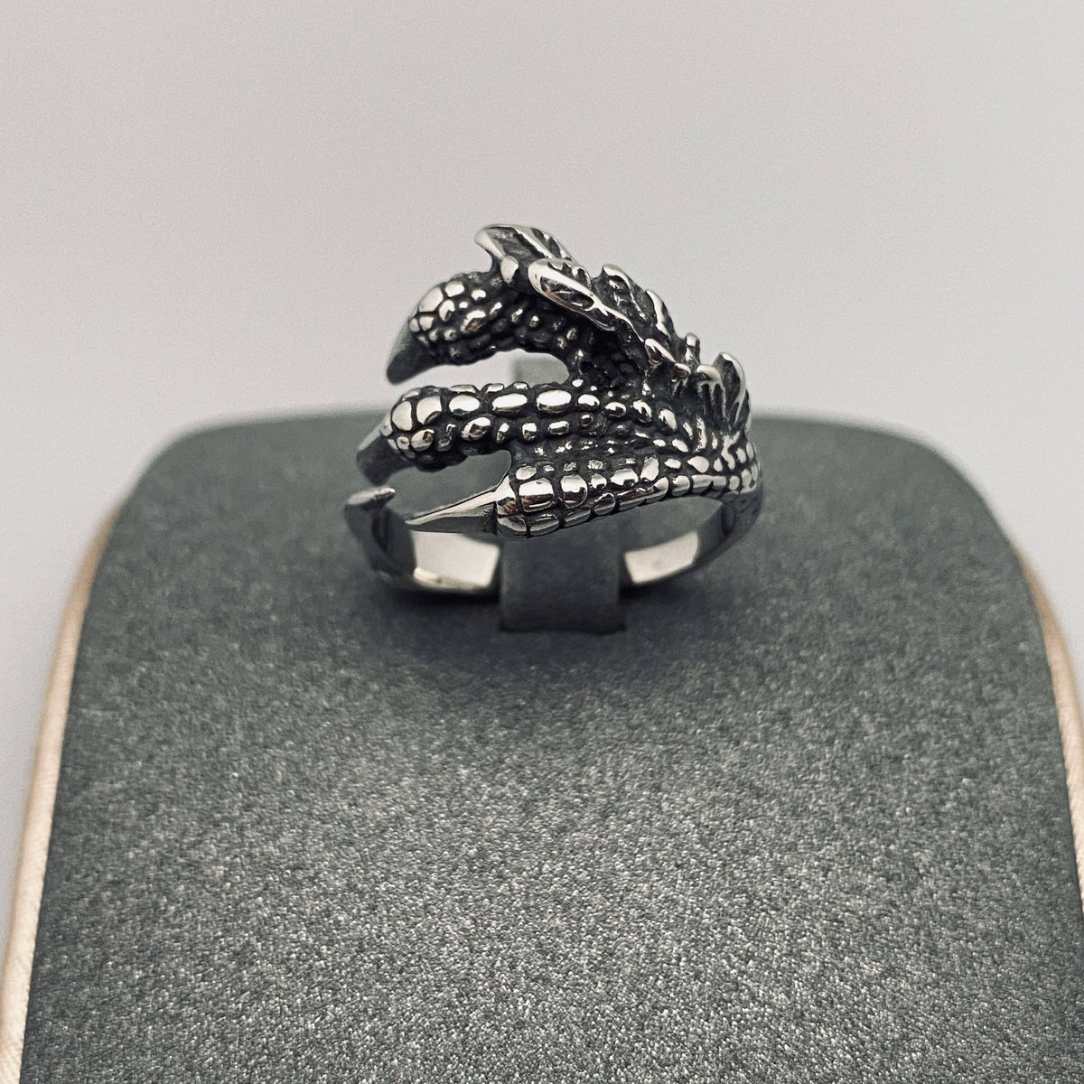 Mio Queena - Personality Dragon Claw Stainless Steel Ring: No. 6