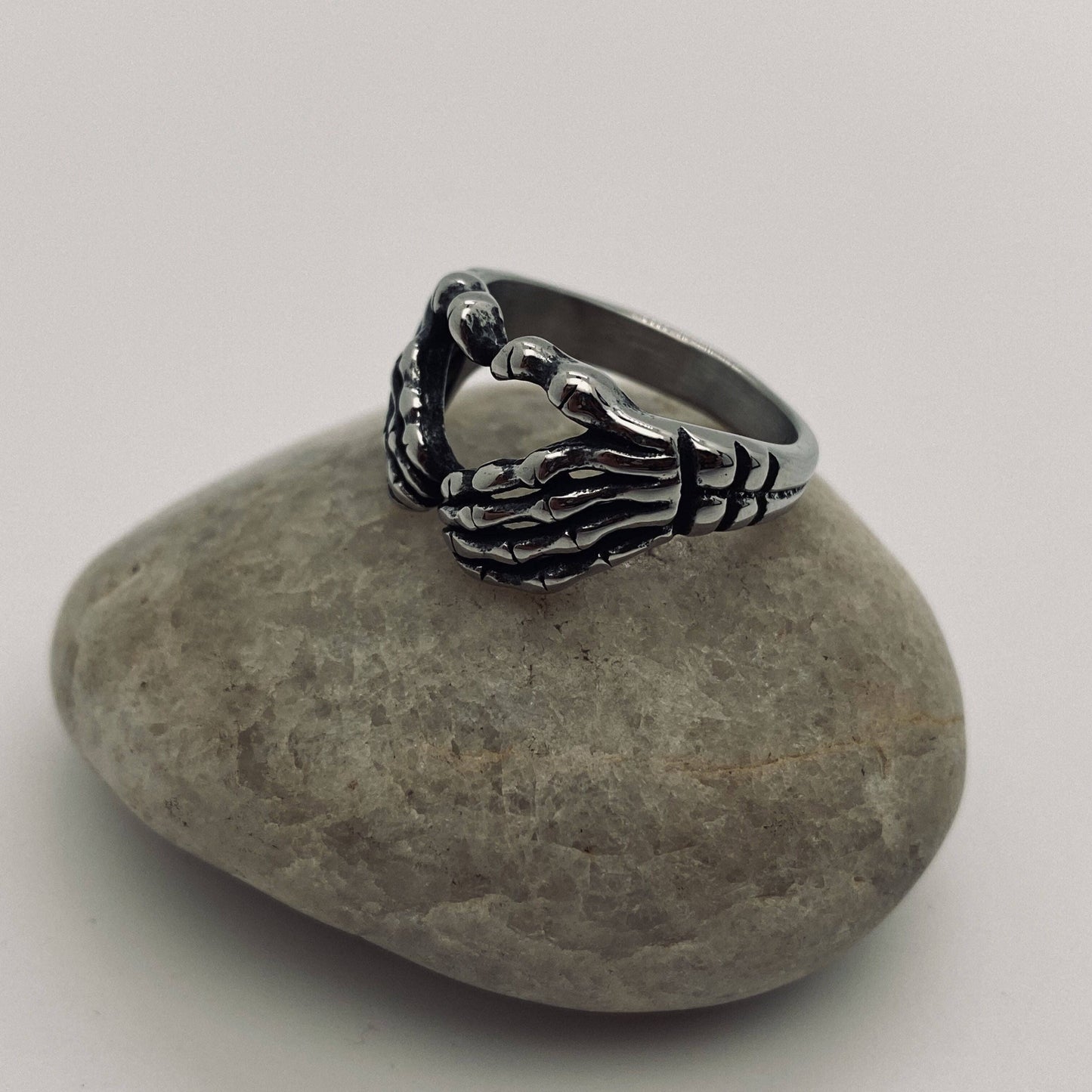 Mio Queena - Stainless Steel Heart-shaped Skull Palm Ring - MJ/MR: 7#